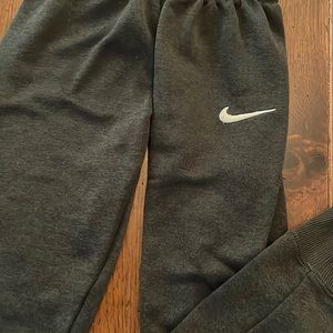 Boy’s Nike athletic jogger 6